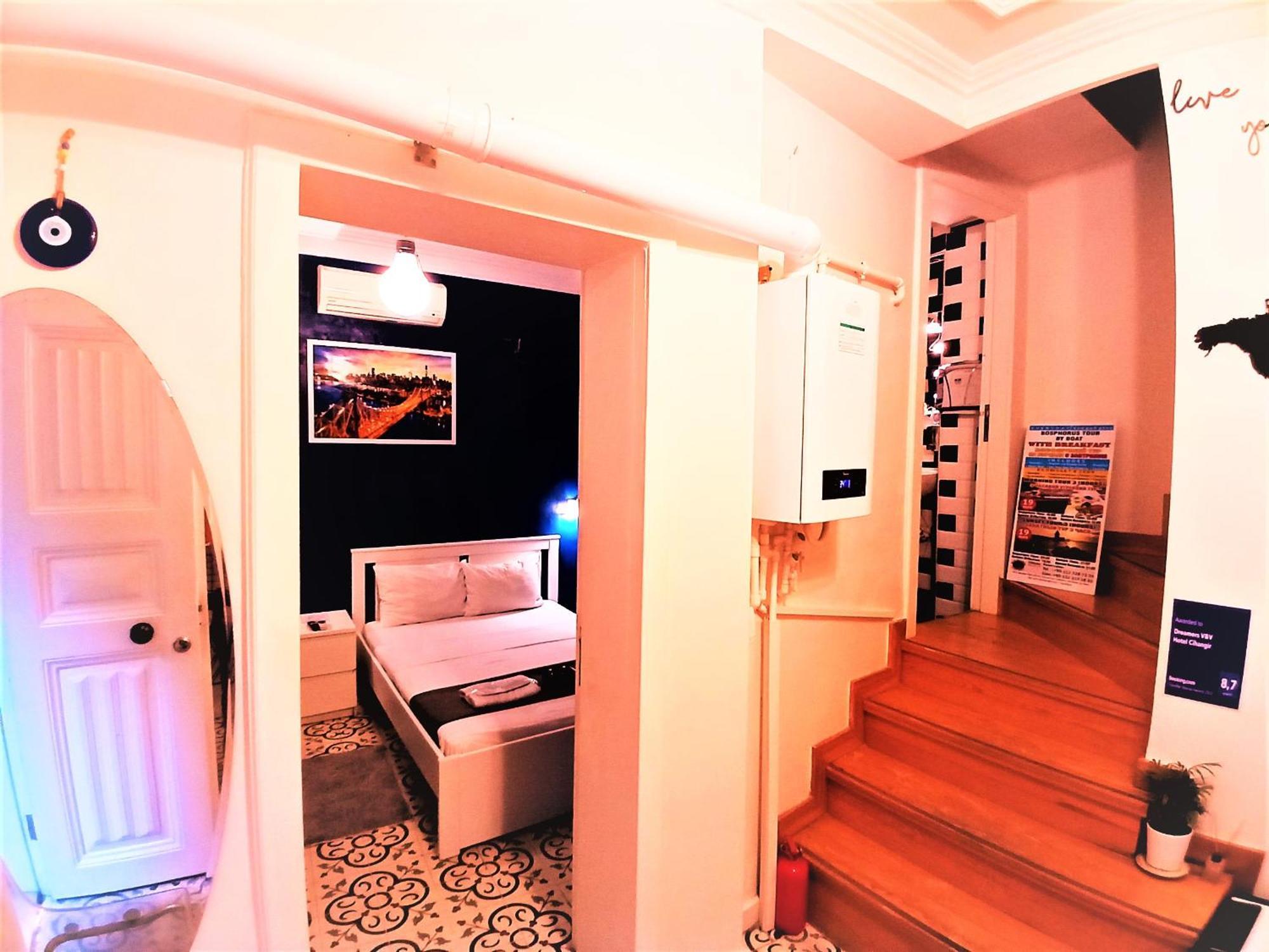 Dreamers V&v Cihangir Istanboel